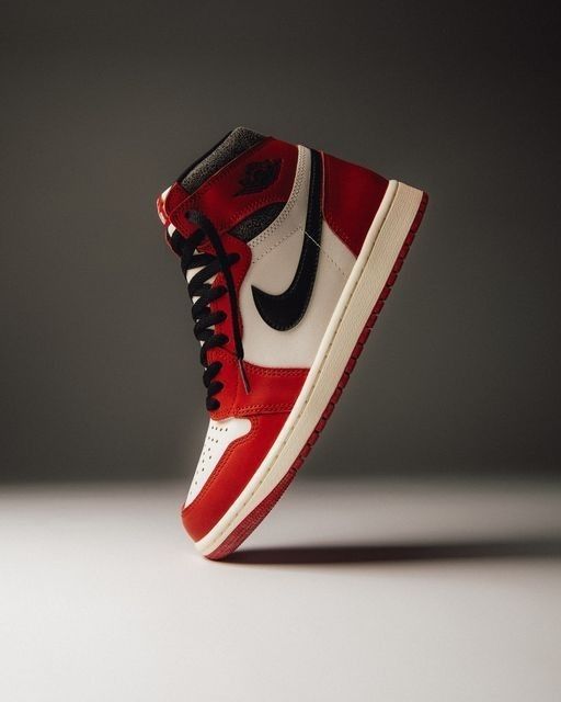 Air Jordan 1 Retro High OG "Chicago Lost And Found"