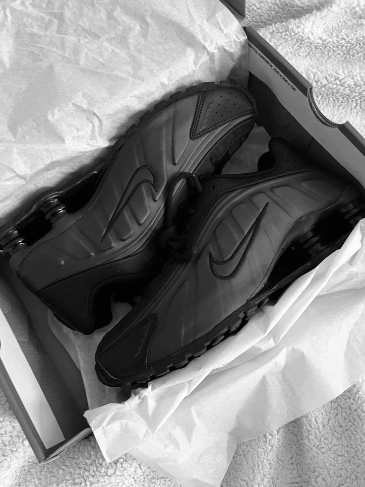 Nike Shox R4 "Black"